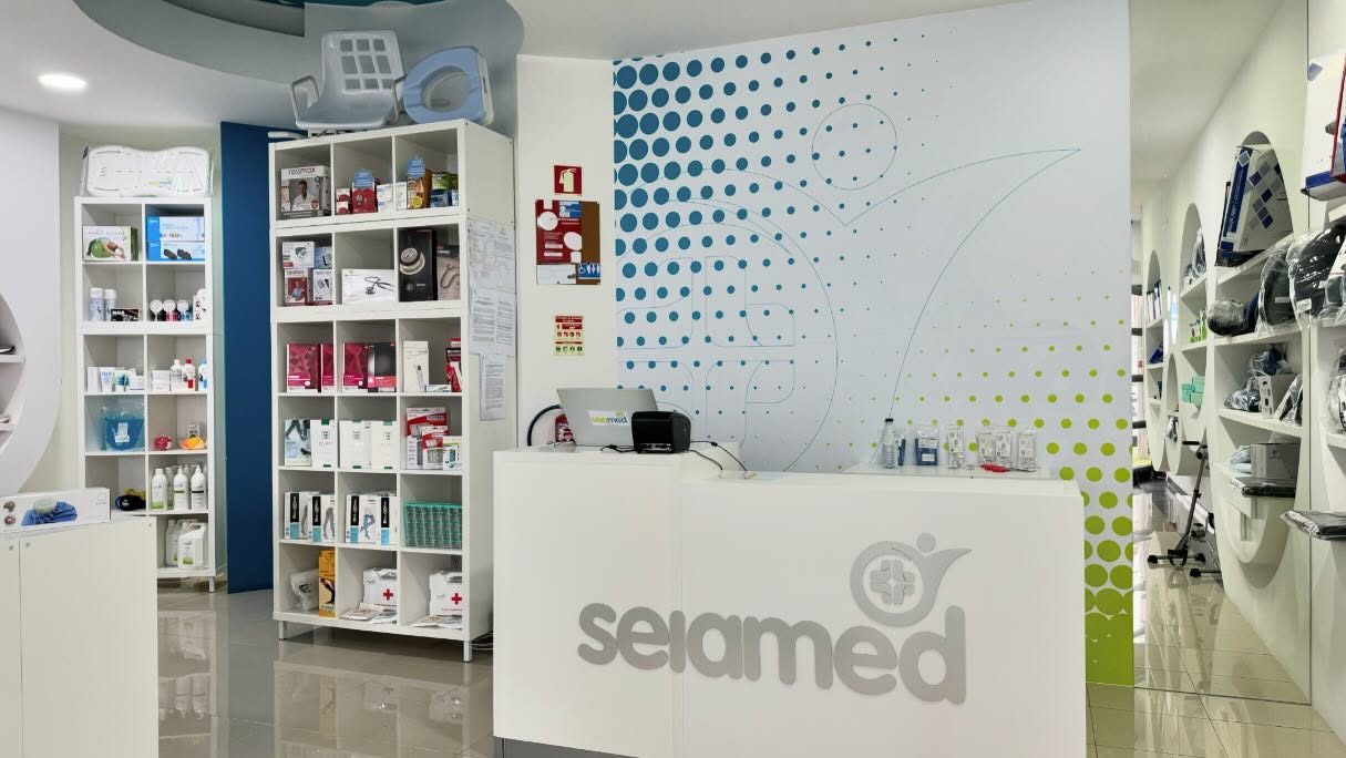 Desenvolvimento de imagem institucional, caixa de luz, decoração de interiores e material