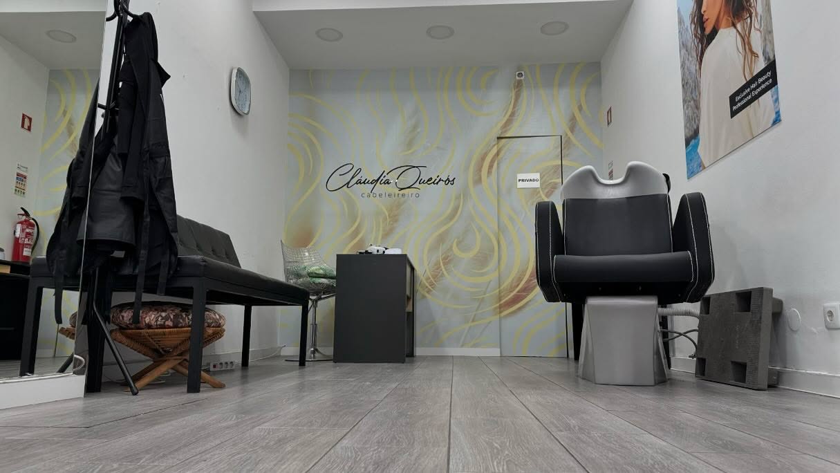 Um espaço com assinatura da BEECREATIVE. Cláudia Queirós Cabeleireiro em Seia. Decoração d